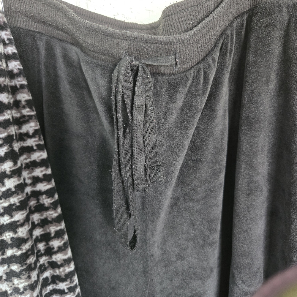1109 Secret Treasures Black and White Pajama Set - Picture 4 of 10